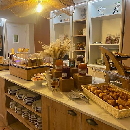 Logis Hotels - Hotel Restaurant Domaine Les Falaises Martel Esterno foto