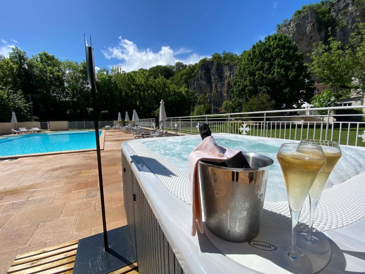 Logis Hotels - Hotel Restaurant Domaine Les Falaises Martel Esterno foto