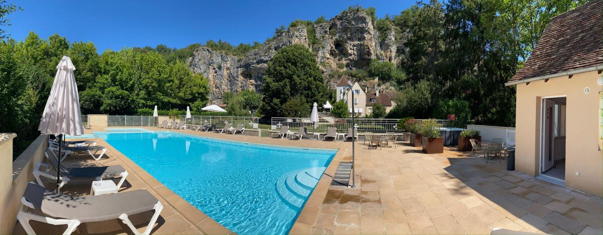 Logis Hotels - Hotel Restaurant Domaine Les Falaises Martel Esterno foto