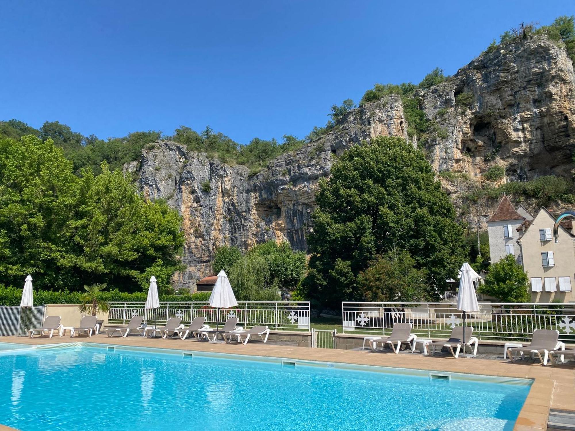 Logis Hotels - Hotel Restaurant Domaine Les Falaises Martel Esterno foto