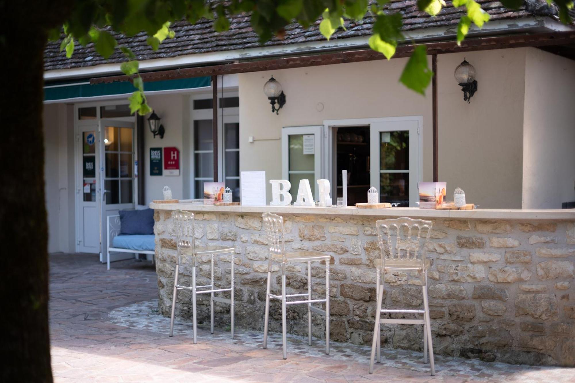 Logis Hotels - Hotel Restaurant Domaine Les Falaises Martel Esterno foto
