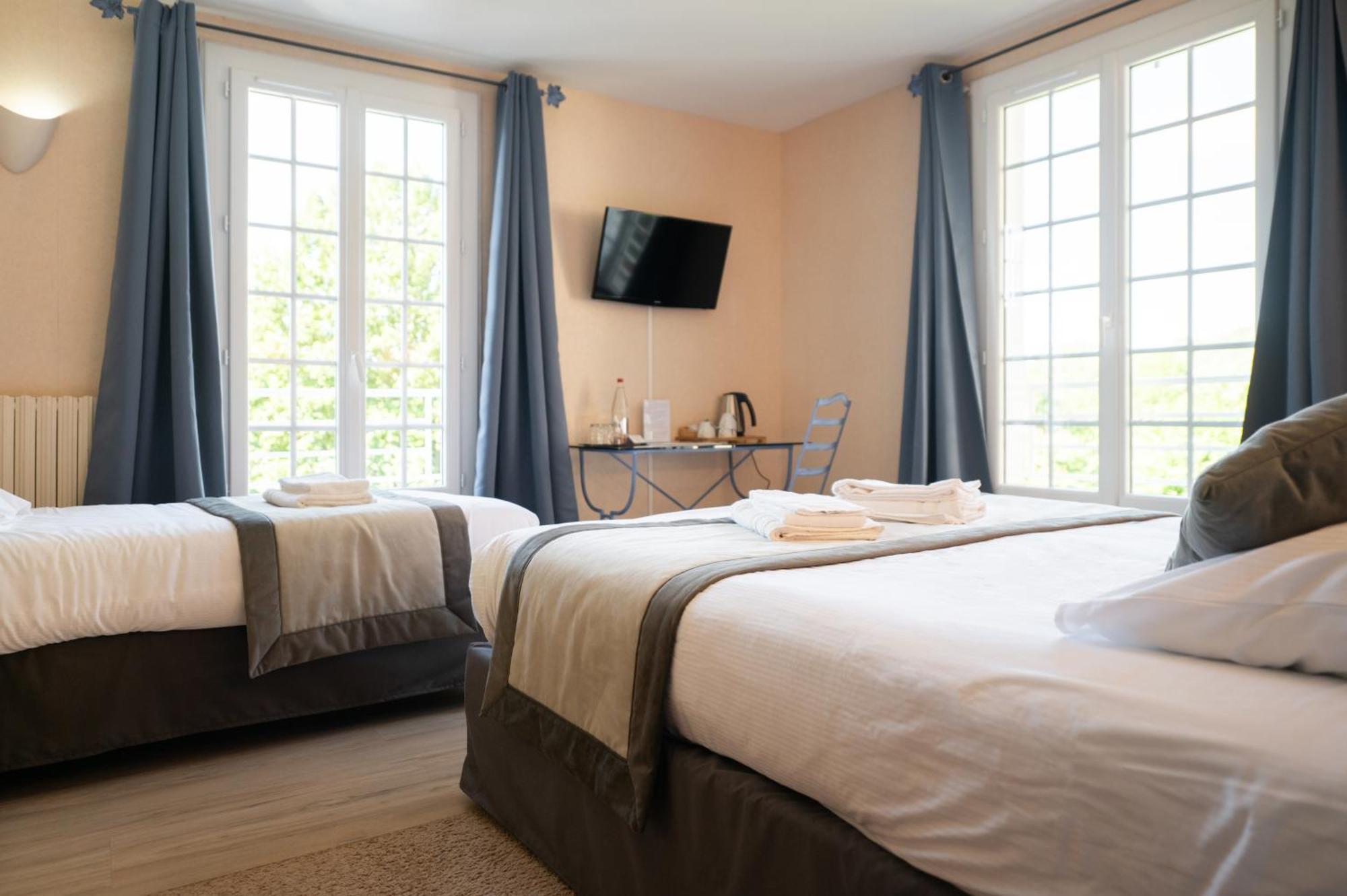 Logis Hotels - Hotel Restaurant Domaine Les Falaises Martel Esterno foto