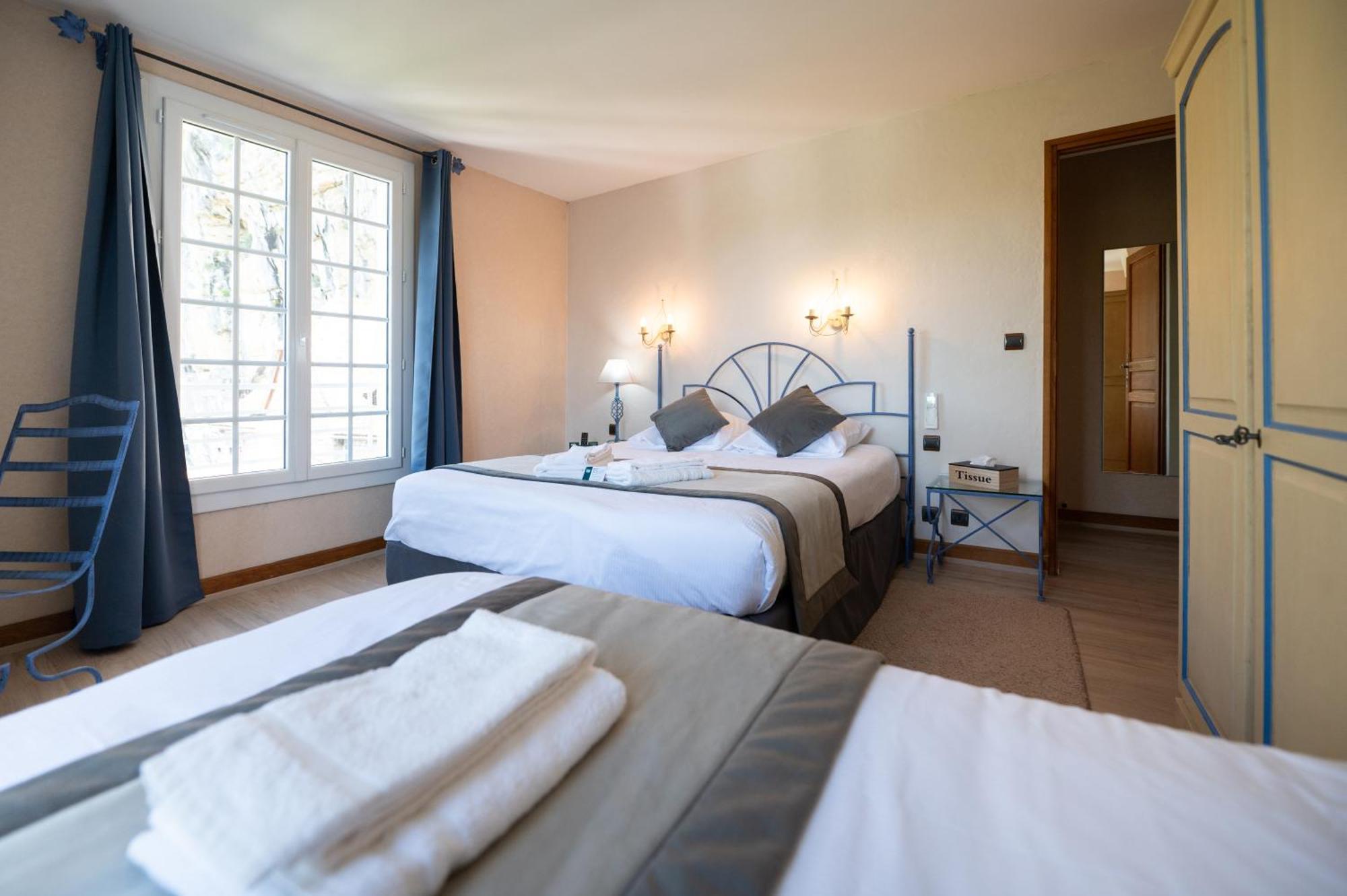 Logis Hotels - Hotel Restaurant Domaine Les Falaises Martel Esterno foto