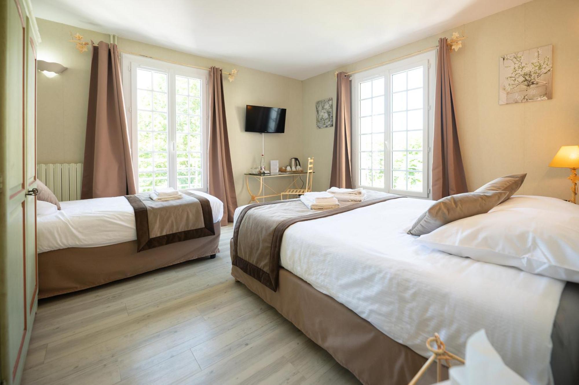 Logis Hotels - Hotel Restaurant Domaine Les Falaises Martel Esterno foto