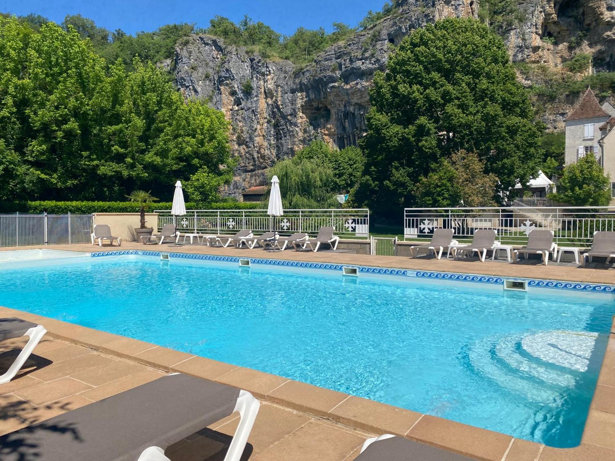 Logis Hotels - Hotel Restaurant Domaine Les Falaises Martel Esterno foto