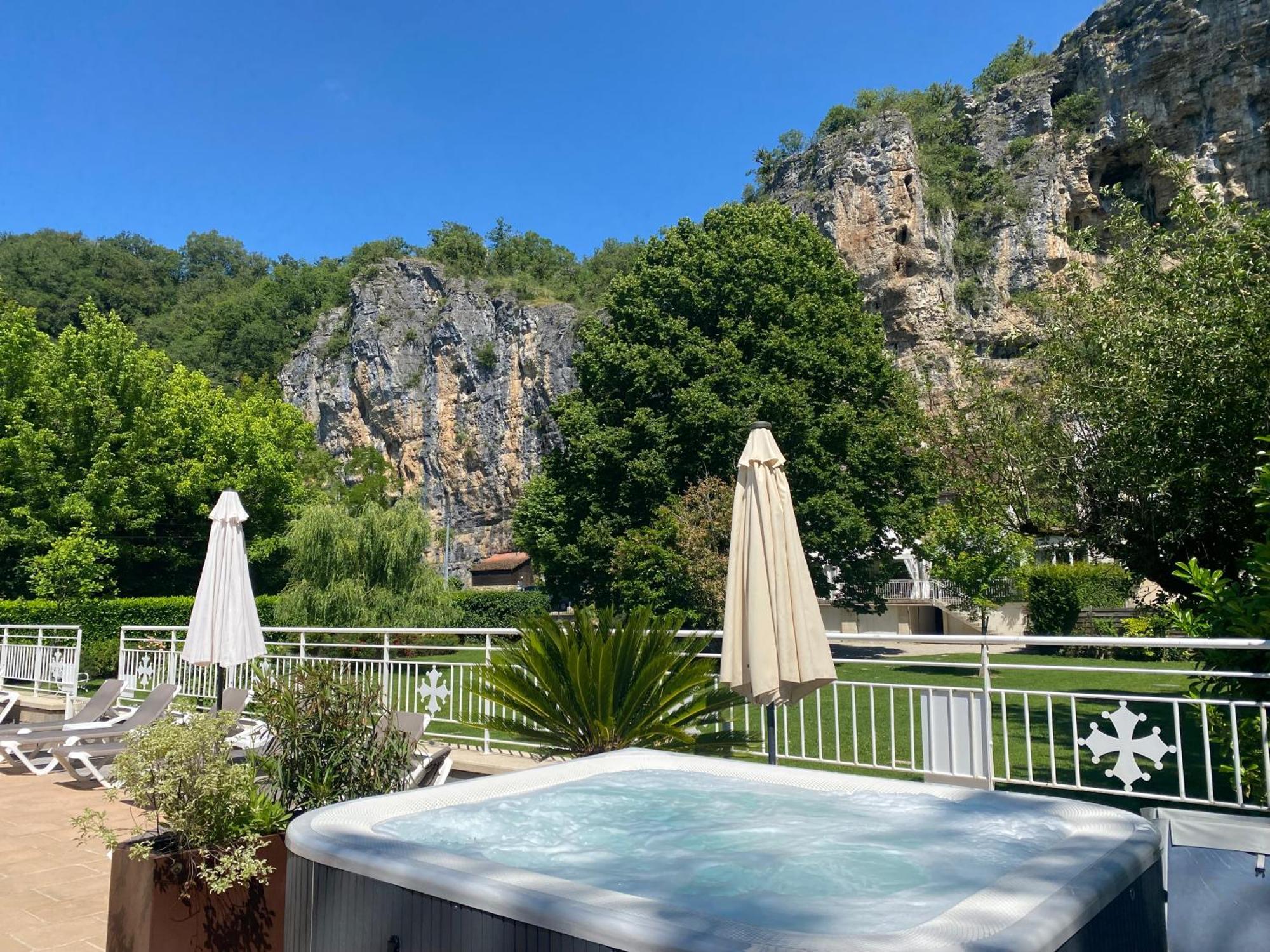 Logis Hotels - Hotel Restaurant Domaine Les Falaises Martel Esterno foto